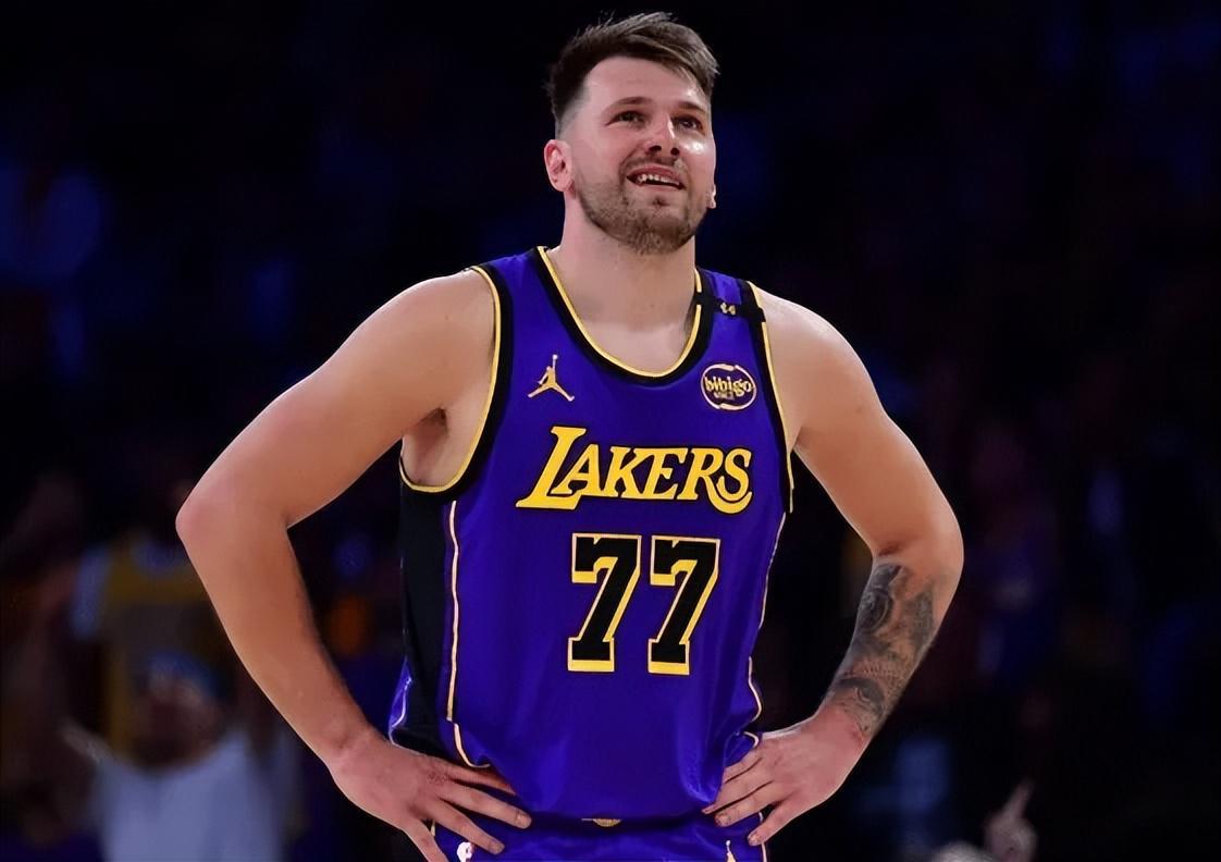 pg游戏官网登录入口-湖人惨败黄蜂！东契奇+詹姆斯空砍68分，艾顿+替补全垮，防守为0